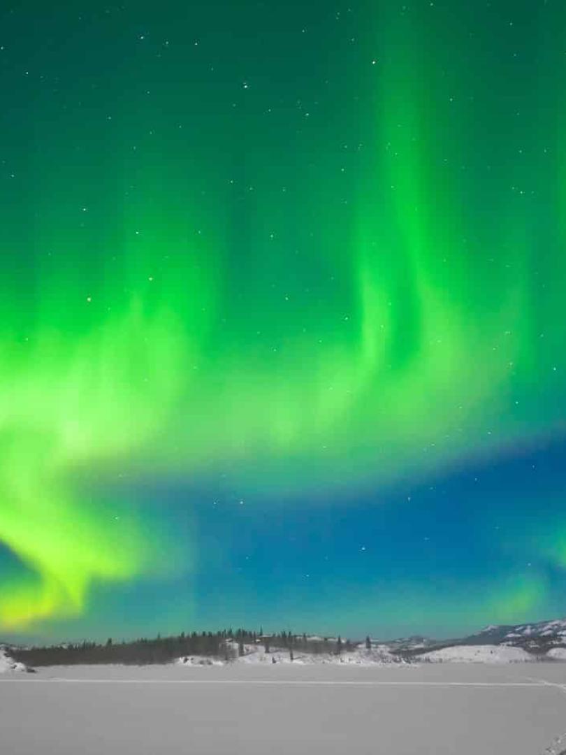 Lake-Laberge-northern-lights-aurora-borealis
