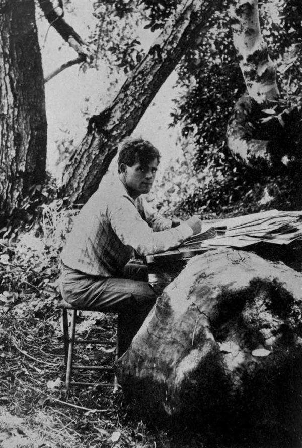 J_London_writing_1905.jpg