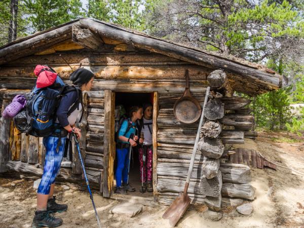 Klondike-gold-rush-chilkoot-trail-cabin.jpg