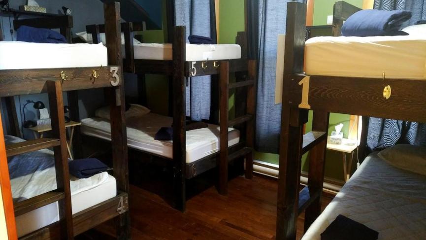 dorm room 152624937.jpg