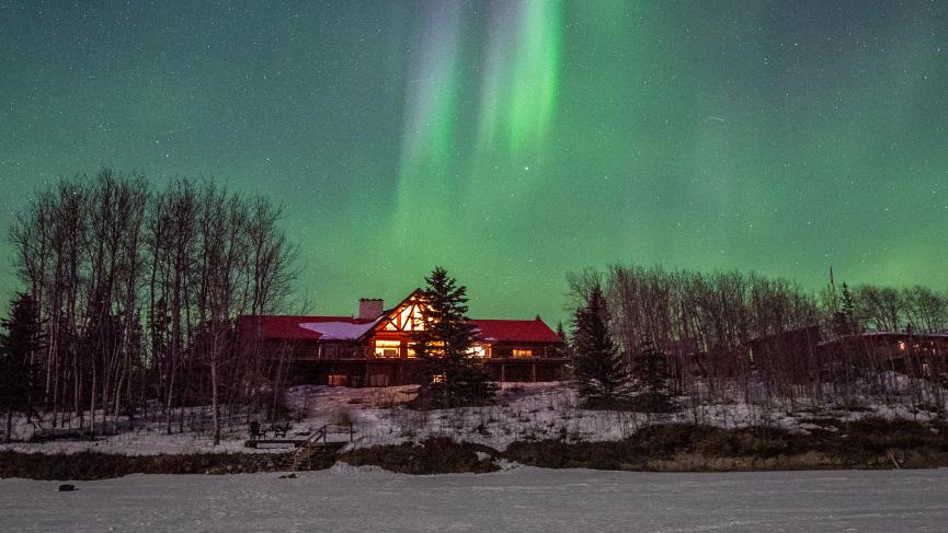 Stunning northern lights seen over Inn on The Lake