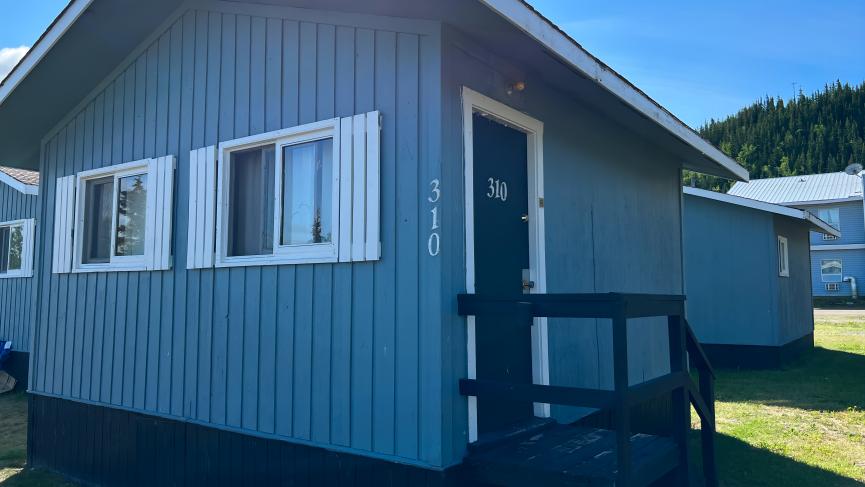 Hotel Carmacks Rustic Cabins