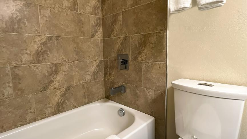 Hotel Carmacks Bathroom