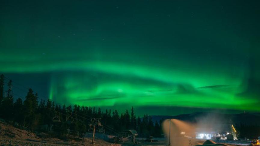 Aurora above Mount Sima