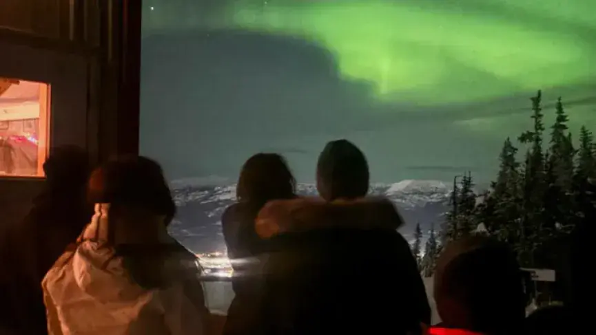 Aurora_at_Mount_Sima_hut