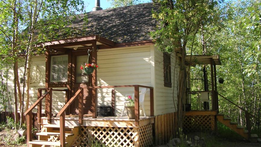 Riverside Cabin at Whitehouse Cabins, Dawson City, Yukon