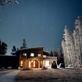 Yukon Ski Lodge  Winter