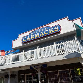 Hotel Carmacks Exterior
