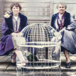 Louise Dawson (L) with her sister Bessie Gideon (R) and Polly the Parrot outside the Caribou Hotel