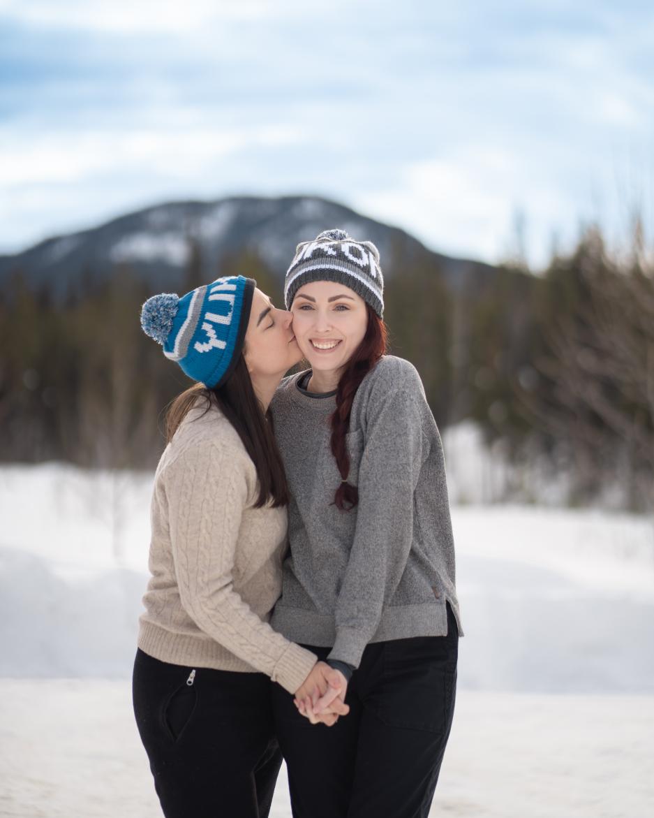 A cute couple share a kiss