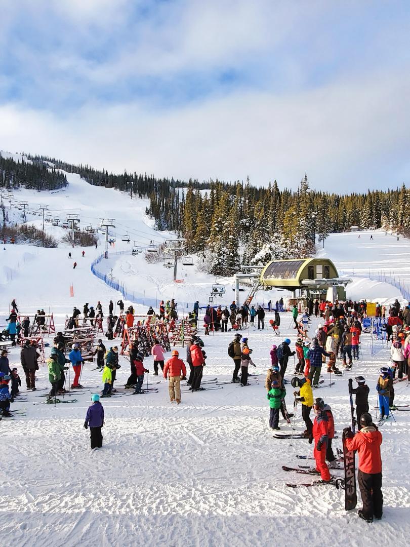 Busy day at Mount Sima