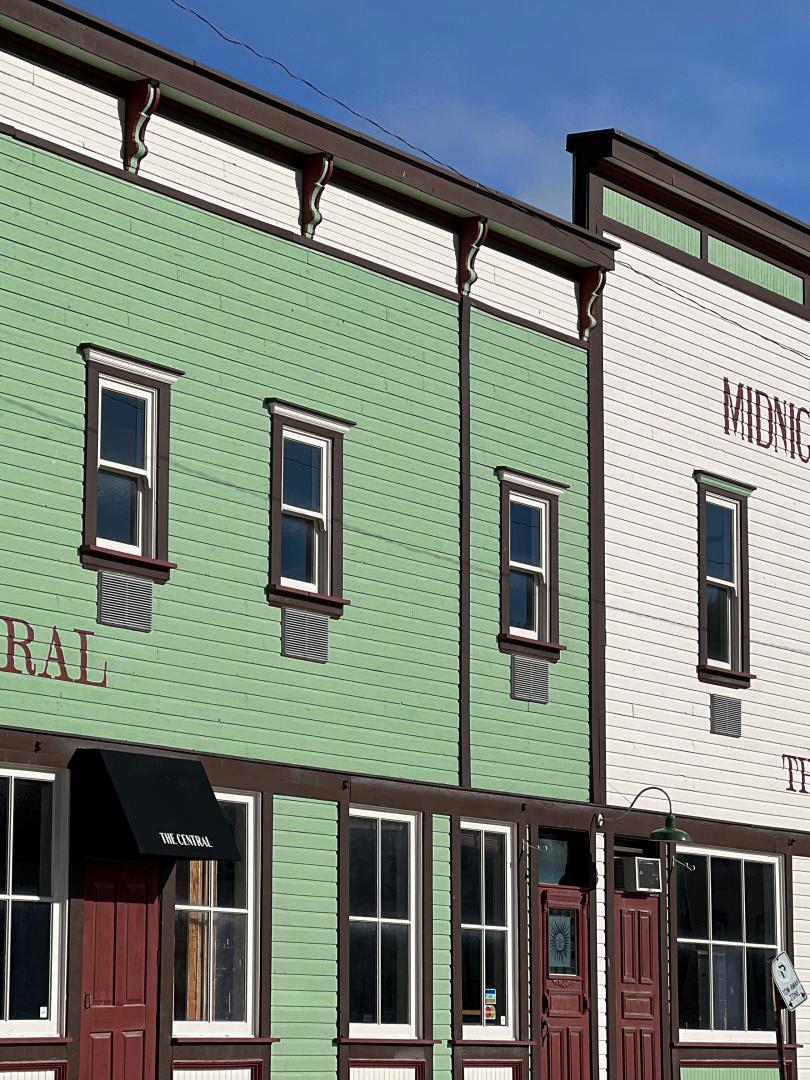 Midnight Sun Hotel Exterior
