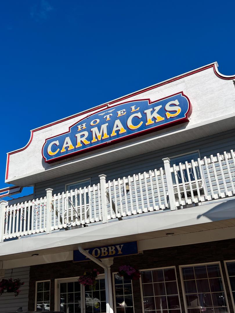 Hotel Carmacks Exterior