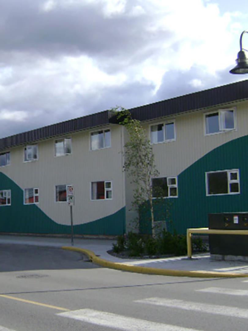 xexterior-of-our-whitehorse-hotel.jpg.pagespeed.ic_.UGY60KgMTr.jpg