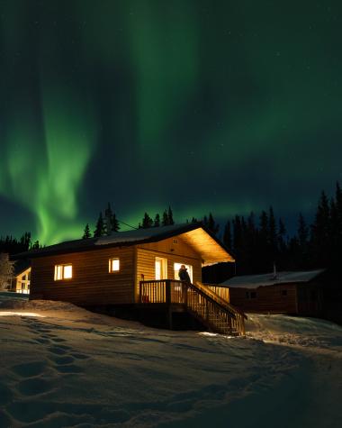 Aurora-over-southern-lakes-resort
